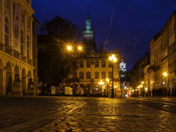 כיכר-השוק-בלילה